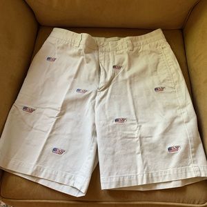 Vineyard Vines Men's Embroidered American Flag Whale Shorts